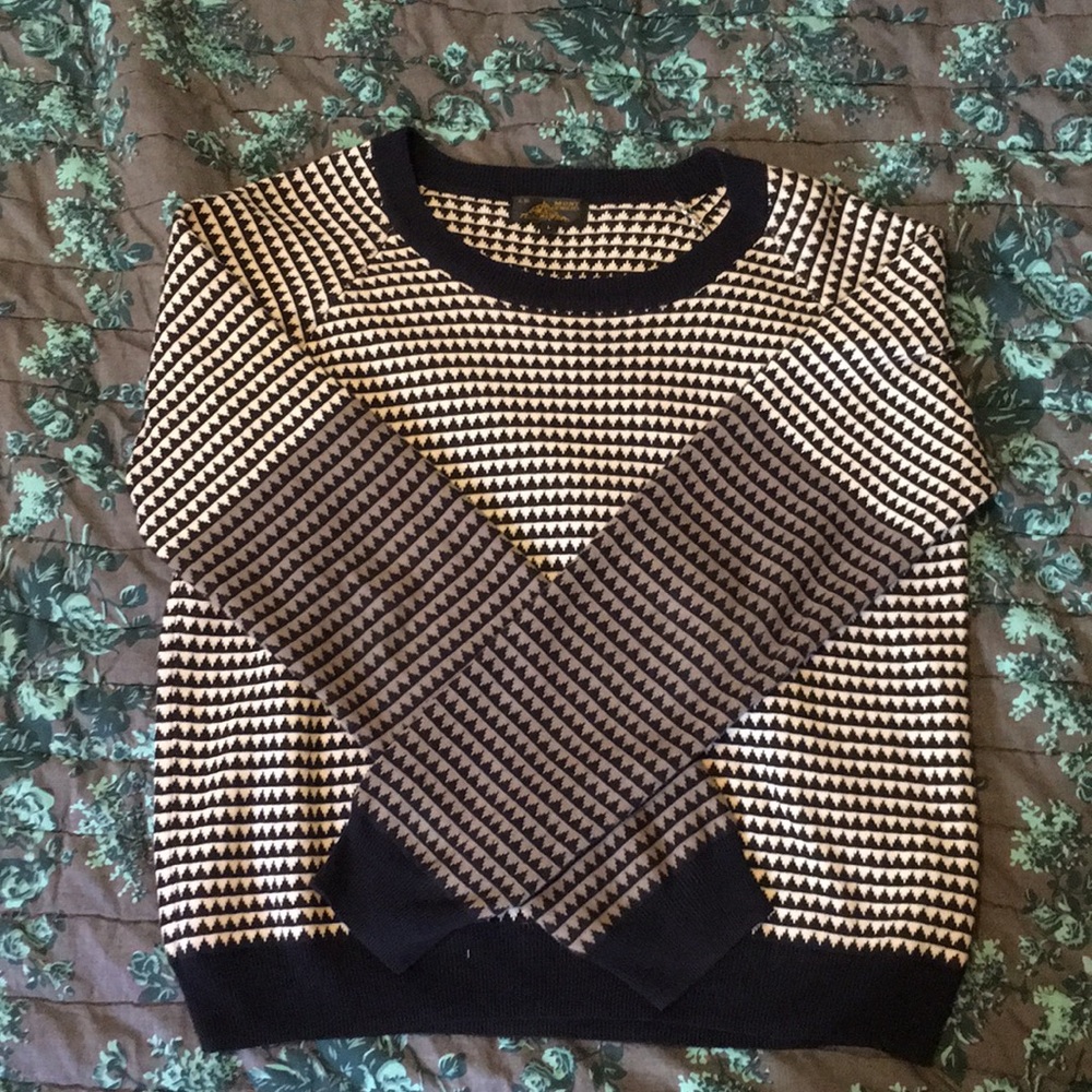 Le Mont St Michel navy gray white pattern sweater